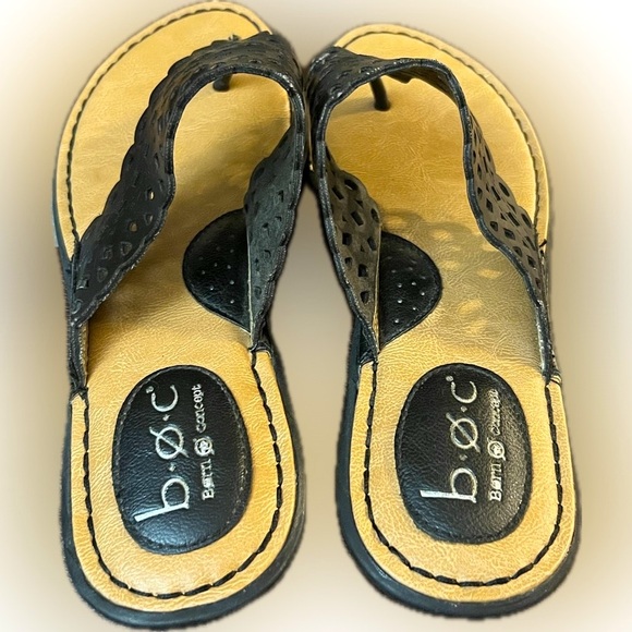 Born Concepts Black Eyelet Sandals boc size 8M leather Summer Beach Thongs - Picture 3 of 16